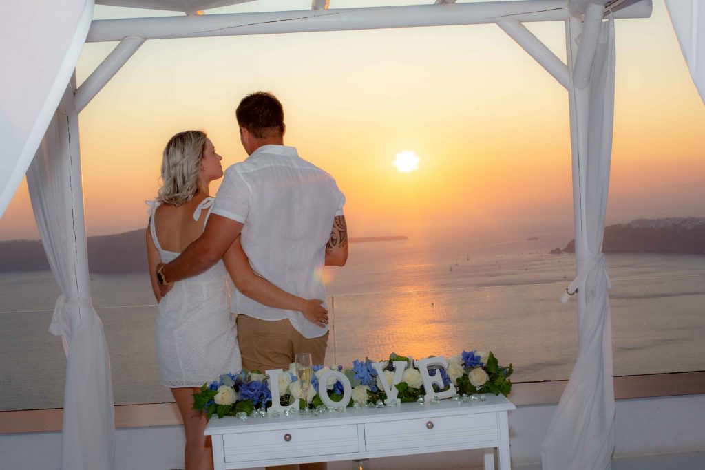 9 places that scream "I love You" in Santorini 5